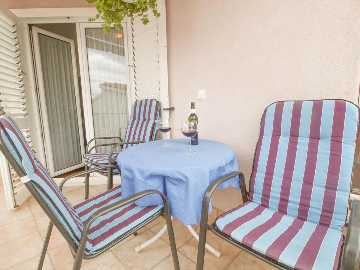 Lägenhet Olive 4+2 Makarska